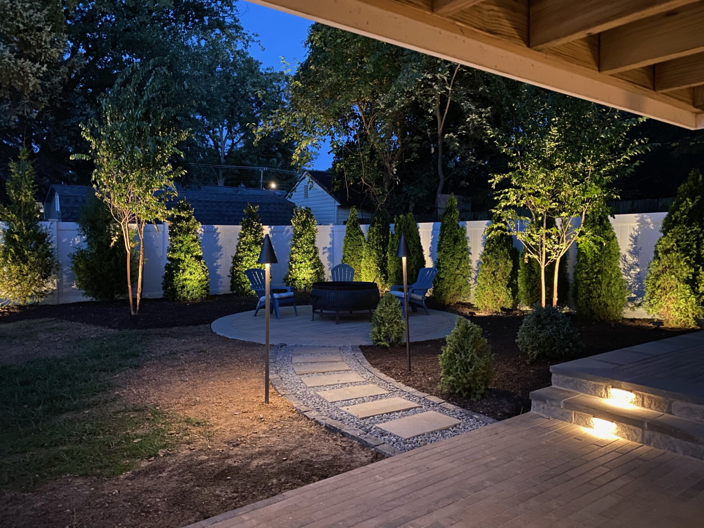 https://nupen.lighting/wp-content/uploads/2021/11/Lights_Steps_back_yard.jpg