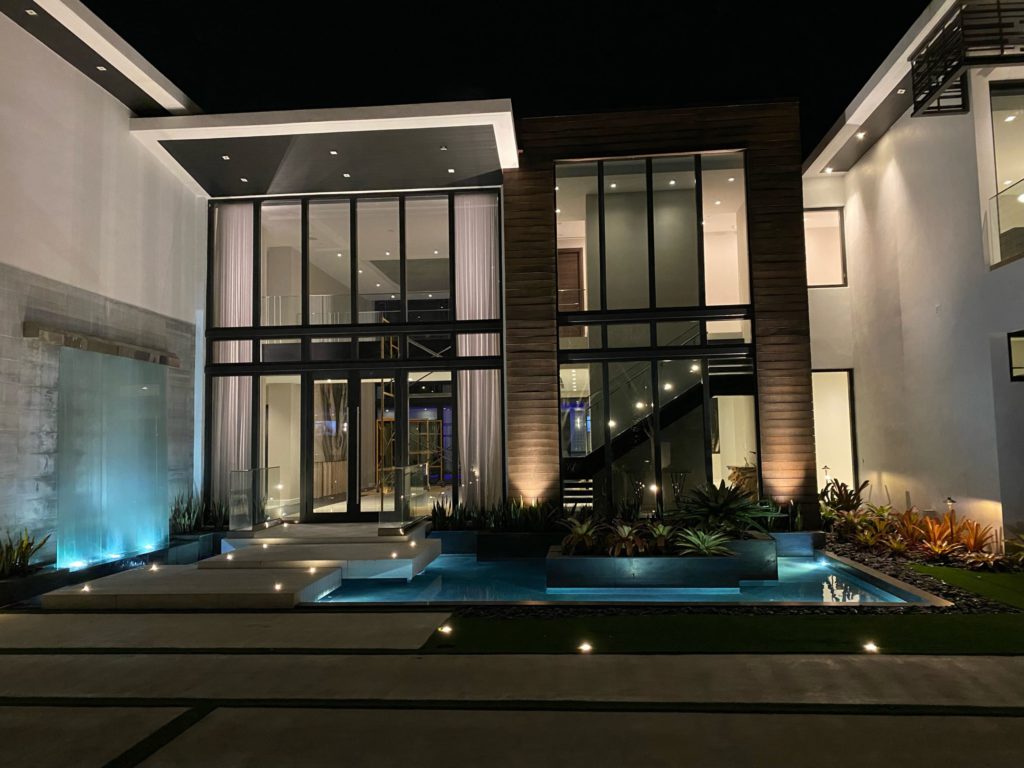 Contemporary_house_front