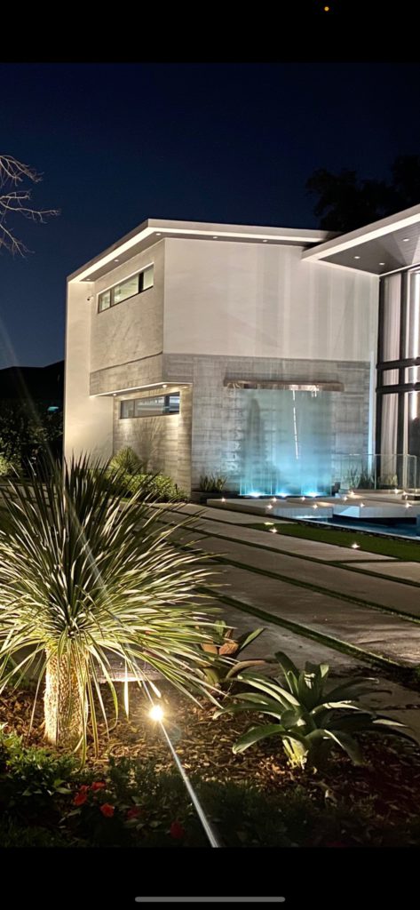 Contemporary_waterfall_house