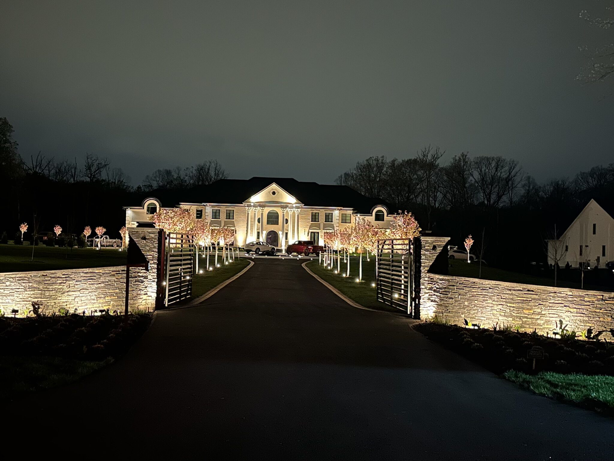 Nupen Lighting showing illuminated driveway and house